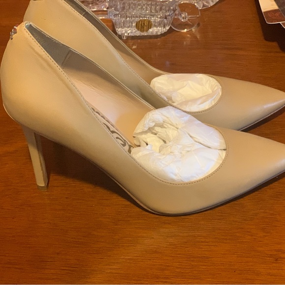 Sam Edelman Cream Pointed Heels - Picture 3 of 6